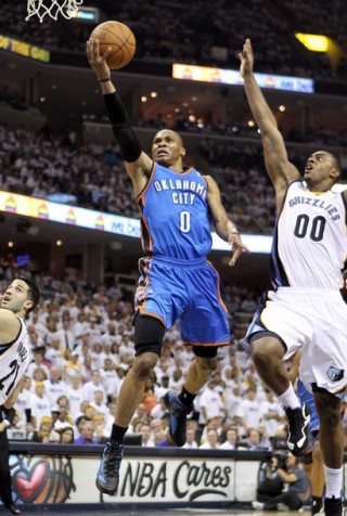 Gasol and Zach Randolph. derrick rose dunks on zach randolph. Gasol and Zach Randolph.